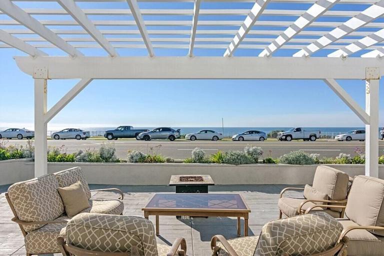 Ocean Views, Across The Street From Beach, Private Patio - B&B Carlsbad