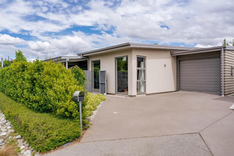 Urban Oasis - Wanaka Holiday Home - B&B Wanaka