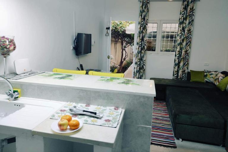 Studio, Cité la GAZELLE ,pas Jafar, quartier calme 10 min de l'aéroport près du Technopark - B&B Jafar