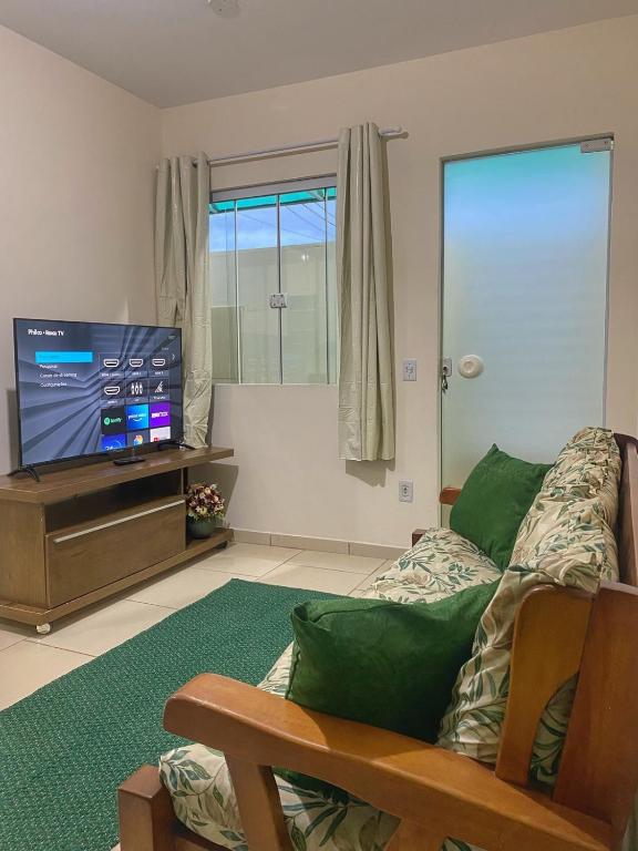 Casa aconchegante e charmosa à 6 min da Praia - Ar condicionado - WIFI 600MB - Netflix - Globoplay - Cozinha Completa - B&B Rio das Ostras