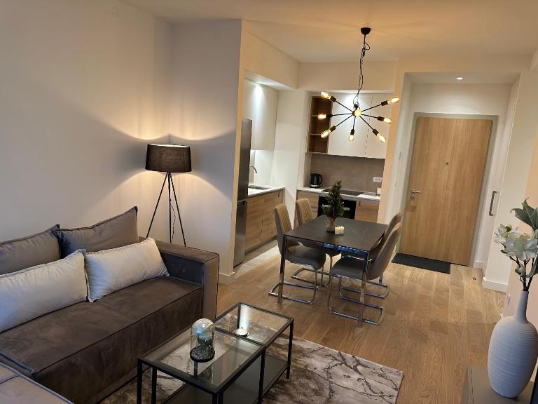 Skyway Apartment Belgrade Waterfront - Ferienwohnung Belgrad
