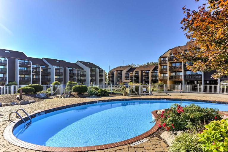 Waterfront Port Clinton Condo w/ Pool Access! - Ferienwohnung Port Clinton