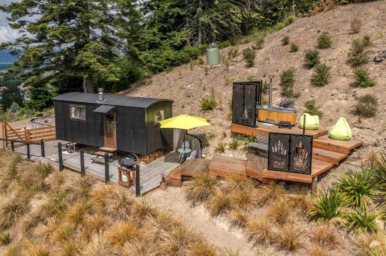 The Shepherds Hut - boutique retreat. - Chambres d'hôtes Hanmer Springs