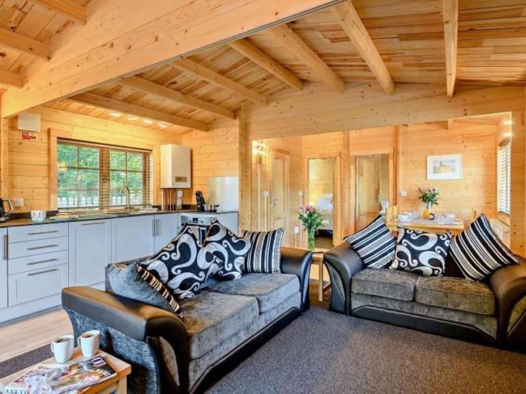 Hulver Lodge, Snape, Suffolk. - Bed and Breakfast Snape
