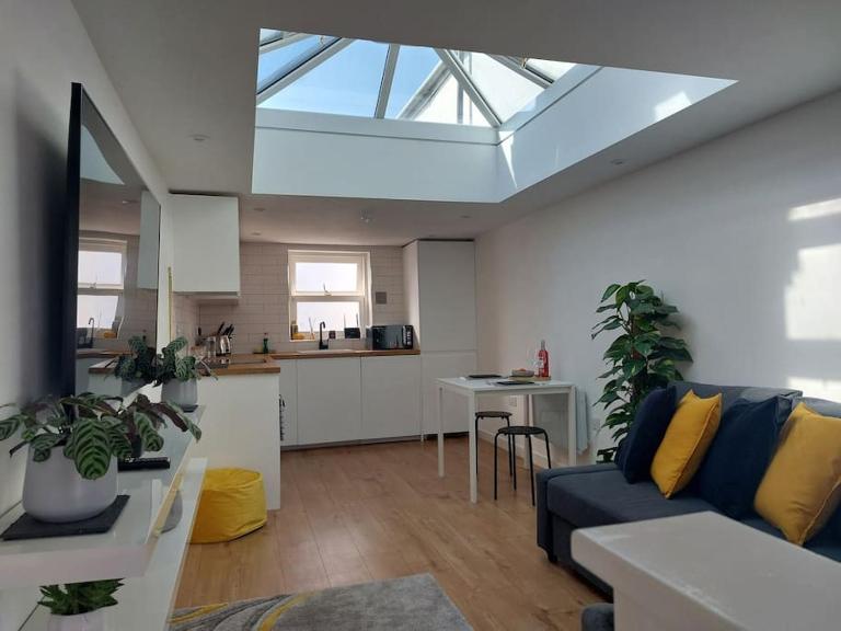 1 bedroom modern duplex - B&B Southampton