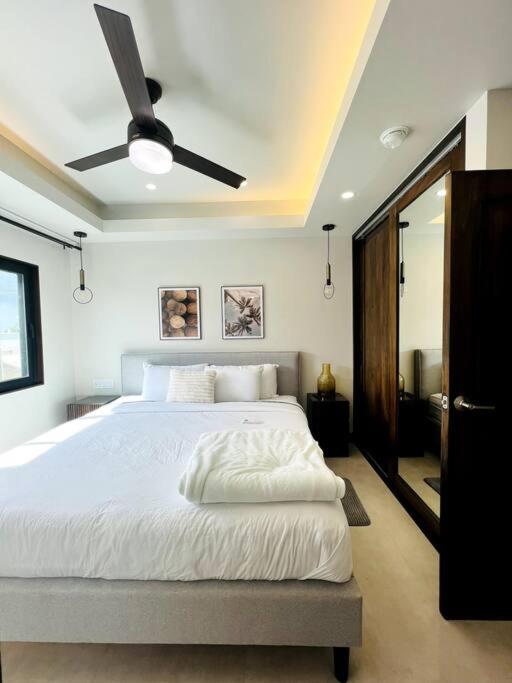 Walk the Heart of San Pedro VIVA 301 Modern 2BR - Bed and Breakfast San Pedro