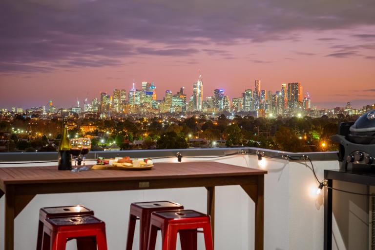 StayCentral - Northcote Townhouse with Study - Chambres d'hôtes Melbourne