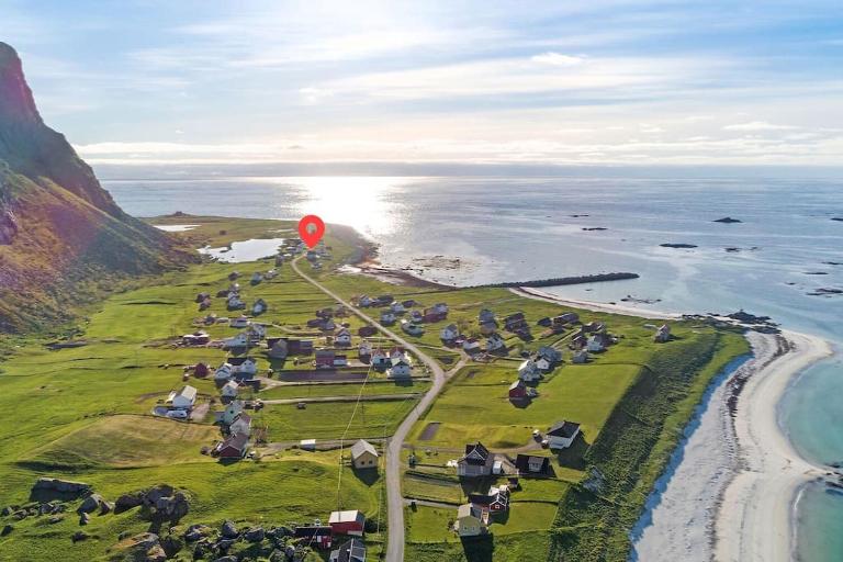 House by the ocean with midnight sun view - B&B Eggum