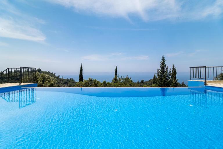 Sapphire Blue Villa - Chambres d'hôtes Kalamítsion