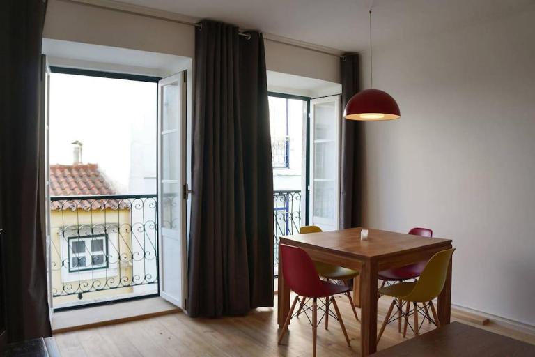 Two Bedroom Apt in Historic location - Close to the River with AC by Lisbeyond - B&B Lisbona