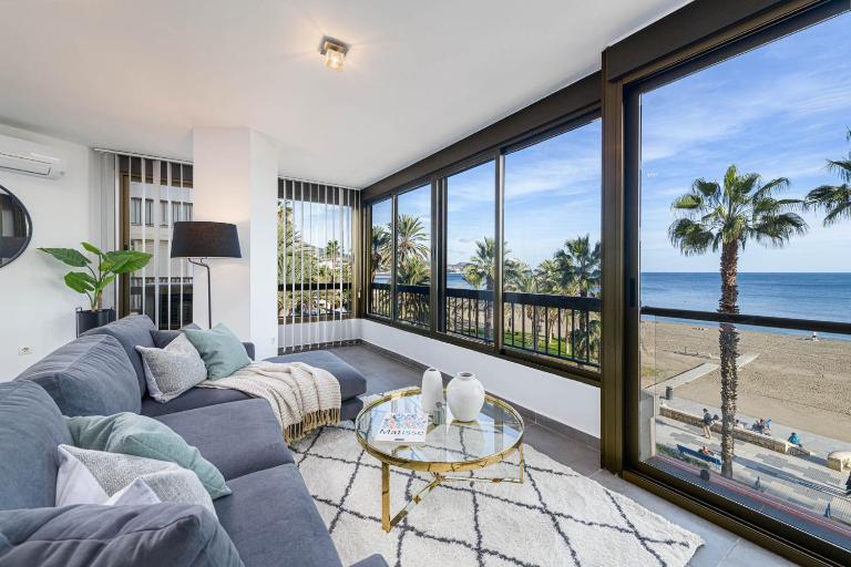 Mediterraneo Beach Apartment in Malaga by Solaga Holiday Homes - B&B Málaga