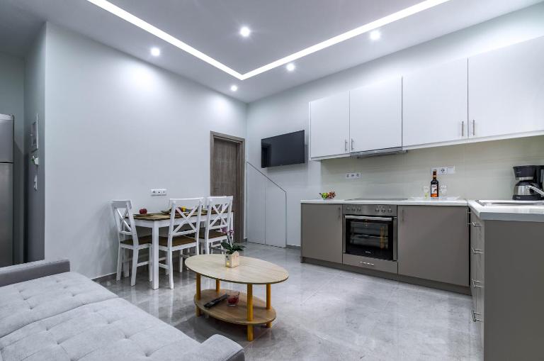 Renovated 2BD house close to Pireus port - B&B Pireo