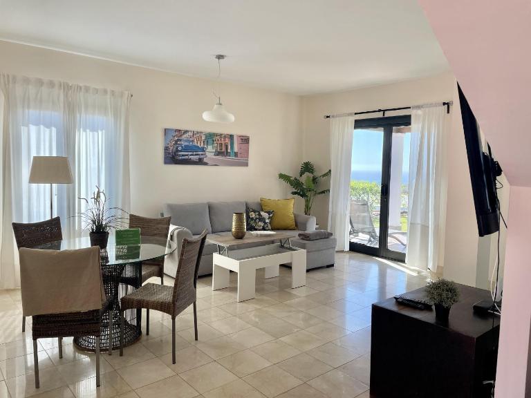 HomeForGuest Villa 7 in Salobre Golf with nice views to the mountains - Bed and Breakfast San Bartolomé de Tirajana