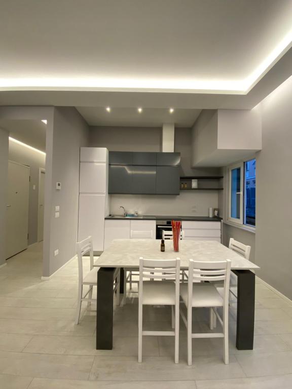 CASA DANTE: Oneglia Centro-Marina-Spiagge (3 min) - B&B Imperia