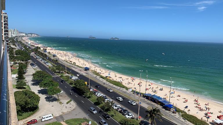 Apart hotel em frente à praia da Barra da Tijuca, vista total para o mar - B&B Río de Janeiro