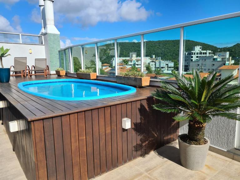 Cobertura com Piscina 50 mt do Mar - B&B Bombinhas