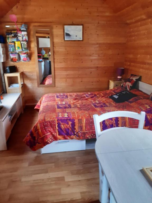Chalet insolite - Chambres d'hôtes Saint-Georges-de-Livoye