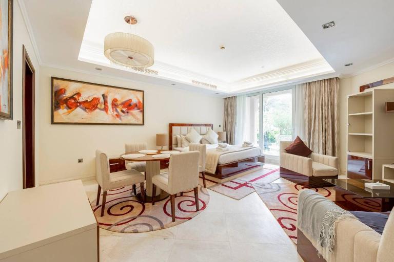 Fully-equppied studio with private beach and pool - Ferienwohnung Dubai