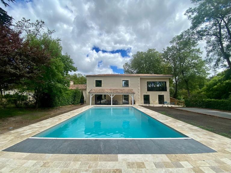 La Maison L'Eperon, stylish 5 star villa surrounded by vineyard near Saint Emilion - Bed and Breakfast Vérac