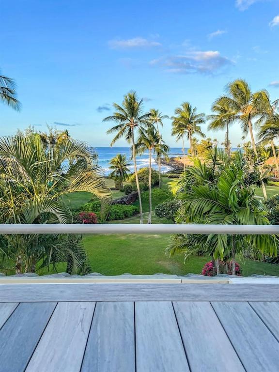 Honu He'e Nalu - The Surfing Turtle - Ocean & Beachfront! Stunning Views! - B&B Koloa