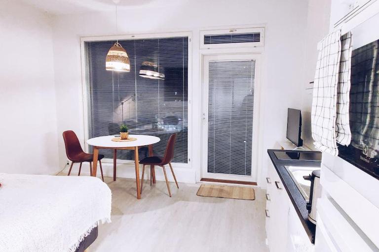 New Studio Cherry near Helsinki airport in Kivistö - B&B Vantaa