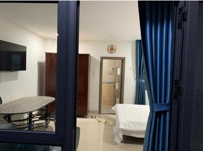 Royal Room with airy & spacious balcony - Ferienwohnung Ho-Chi-Minh-Stadt