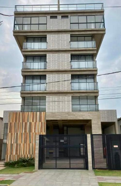 Lindo e moderno Apto SUNNY 203 com AC 1 quadra da praia - B&B Guaratuba