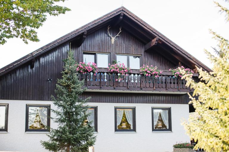 Landgasthof Heldenberg - Ferienwohnung Nenningen