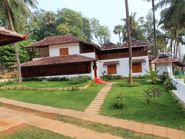 Kalappura Farm House Heritage - Chambres d'hôtes Ottapalam