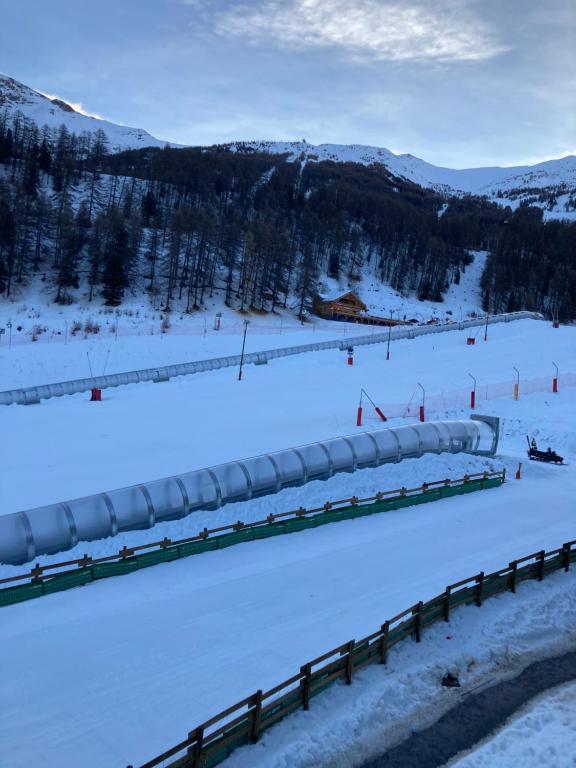 Appartement Duplex Les Orres 1800 pour 8 personnes aux pieds des pistes avec ménage et une place de parking inclus - B&B Les Orres