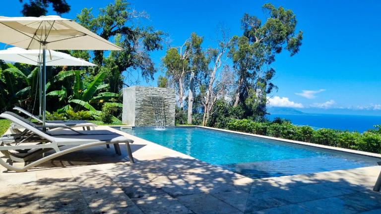 Horizon Hill Villa - B&B Pirae