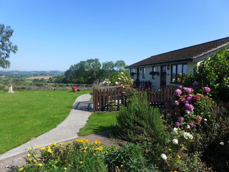 The Rock self-catering holiday cottage and garden lodges - B&B Coleford