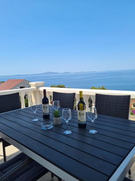 Apartments Tonia br. 1 - Bed and Breakfast Zavalatica