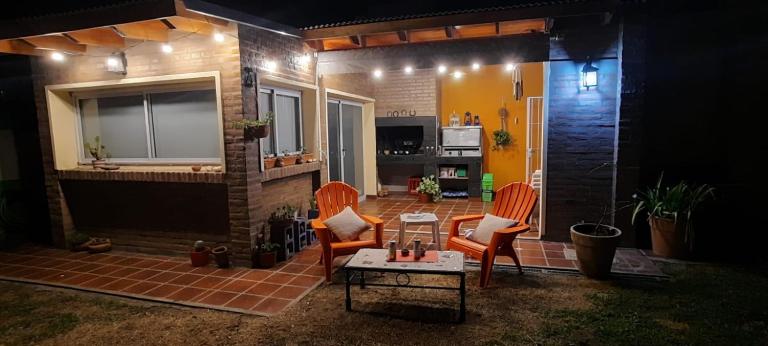 DE PASO PRIMO - con COCHERA sin techar con rejas - B&B Villa María