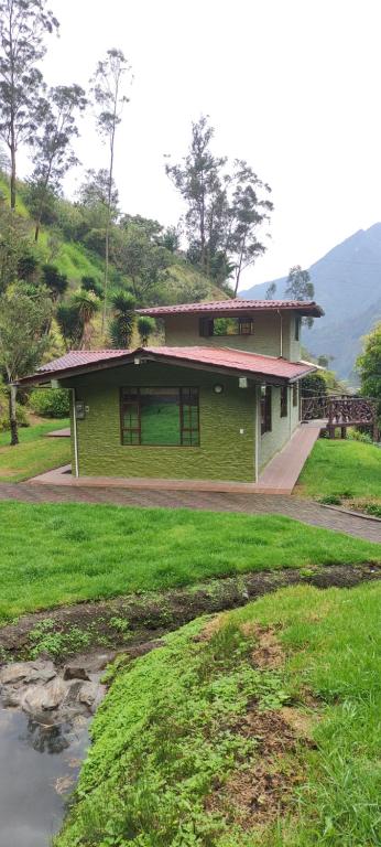 "Casa Verde" en Baños de Agua Santa con vista al volcán Tungurahua - Chambres d'hôtes Baños