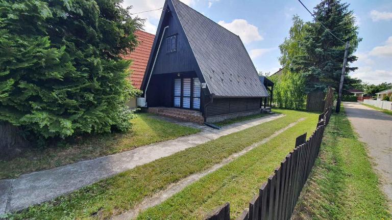 Holiday home in Balatonmariafürdo 43118 - Bed and Breakfast Balatonmáriafürdő