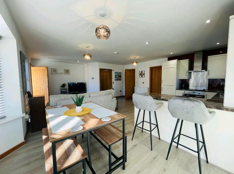 The Priory - 1 mile from Ramside Hall Hotel Spa and Golf & A1 - B&B Durham