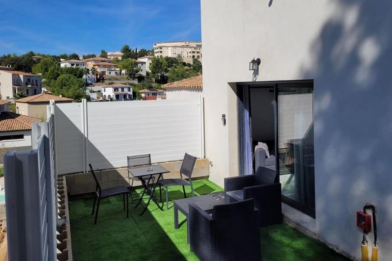 logement indépendant avec terrasse "Les Mésanges" - Ferienwohnung Juvignac