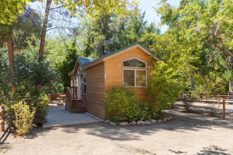 Deluxe little cabin 2 min stroll to Kern River - B&B Kernville