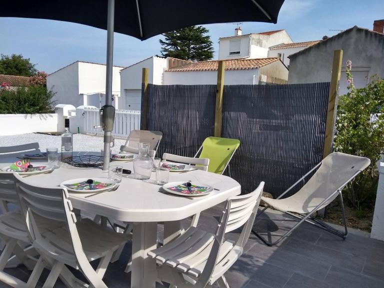 Maison rénovée près de la plage avec jardin clos, 300m de la mer, La Guérinière - FR-1-224B-69 - Bed and Breakfast La Guérinière