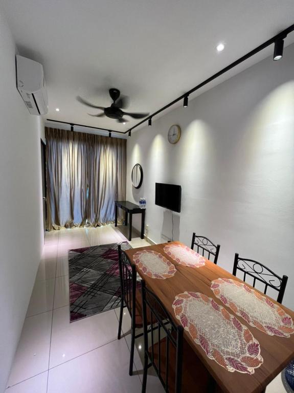Apartment with 2 Bedrooms, Trefoil @ Setia City (Imperia Asia Guest House) - B&B Shah Alam