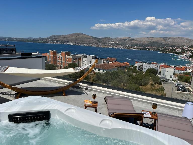 Penthouse Oceanview - B&B Trogir