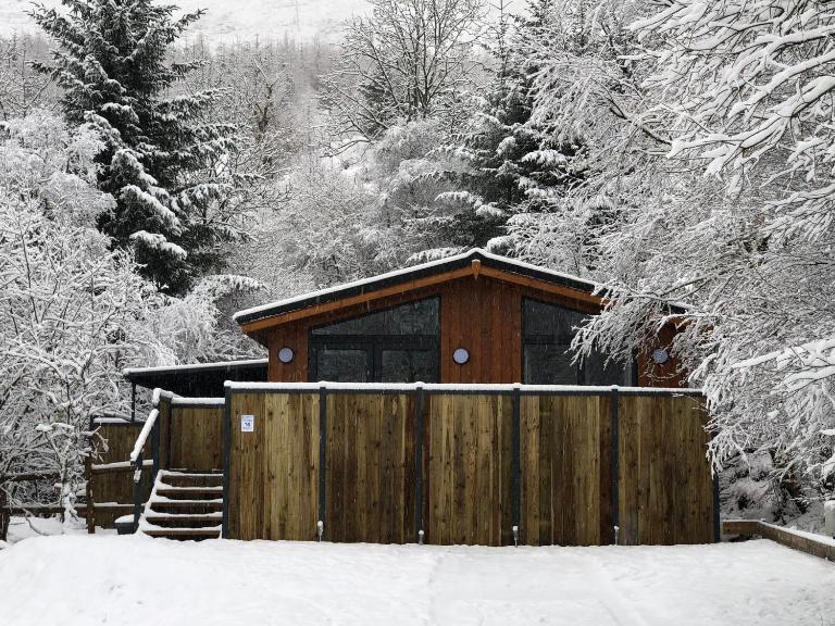 Balquhidder Braes Holiday Park Lodges, mostly with Hot Tubs and pet friendly, EV facilities - B&B Lochearnhead