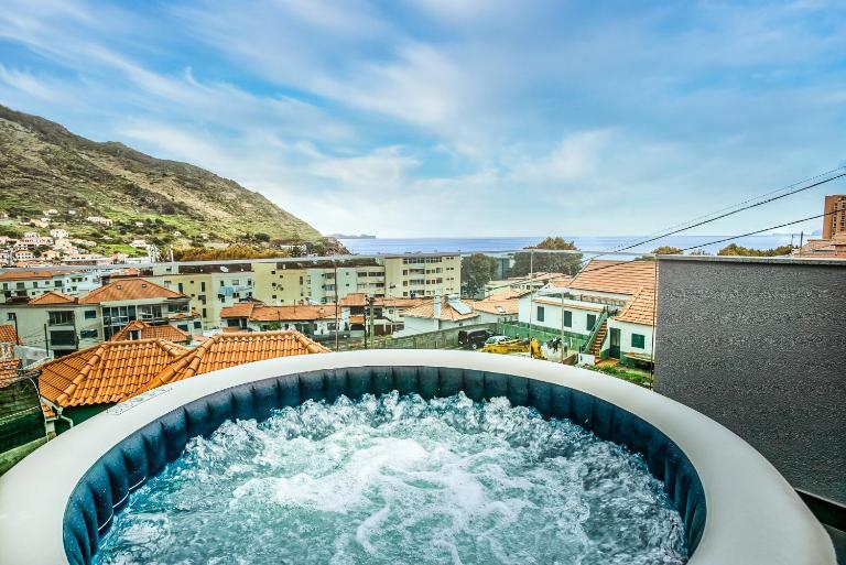 Rose House By Atlantic Holiday - Chambres d'hôtes Machico