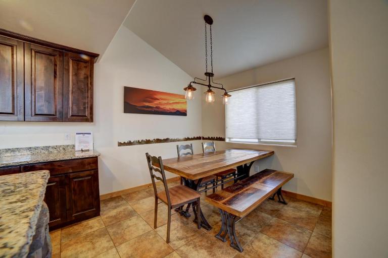 Steel Bender Villa - Pool, Hot Tub, Rim Views - Chambres d'hôtes Moab