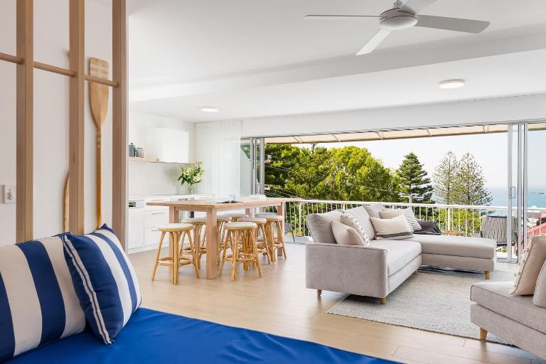 The Coastal Retreat Ocean is the best location and has ocean views - B&B Sunshine Beach