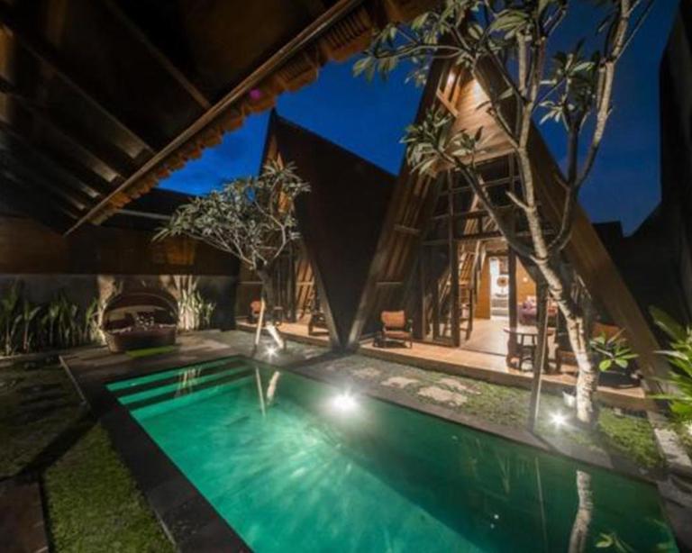 Rumah Kayu Tatiya Villa - B&B Jimbaran