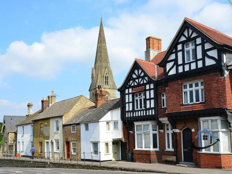 Davies House - Modern King Beds, free parking, wifi, Contractors. - B&B Swindon