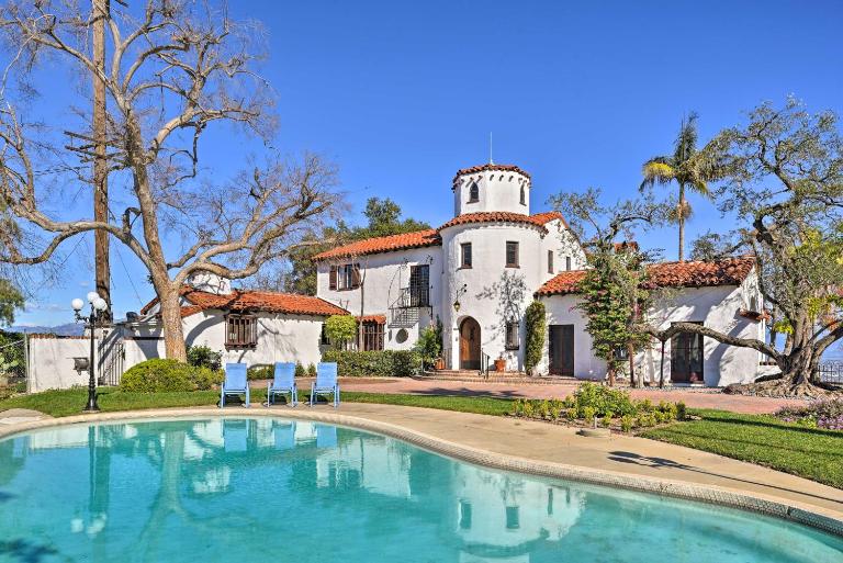 'The Castle' Hacienda Heights Home w/ Patio & Pool - B&B Hacienda Heights