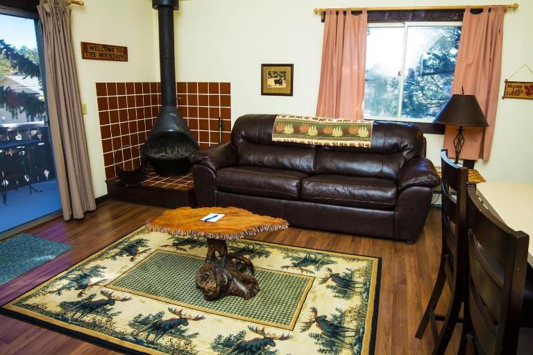 Elkhorn One Bedroom Condo with River View from Deck and Walking Distance to Estes Park - #3262 - B&B Estes Park